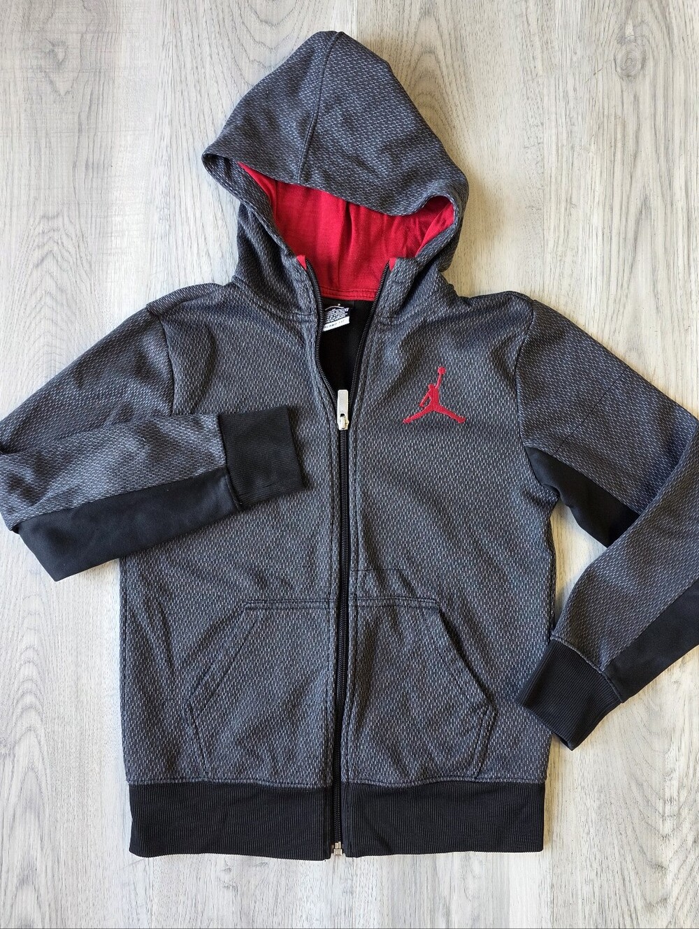 Jordan Boys’ Gray & Red Therma-FIT Zip Hoodie | M 10–12